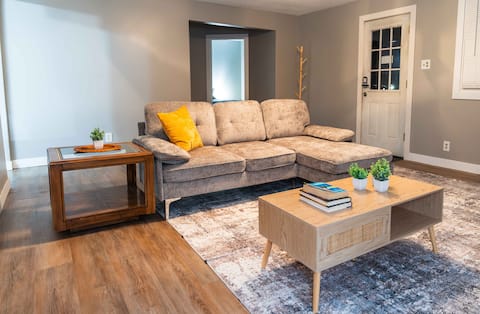 Cozy 3BR Hillsdale Haven