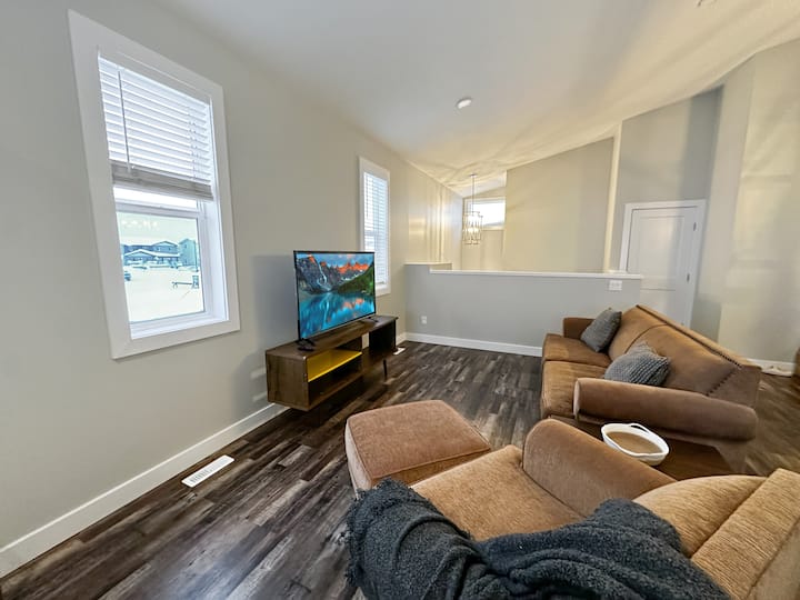 The Blue Nest (B) - 3bed Westgate - Grande Prairie