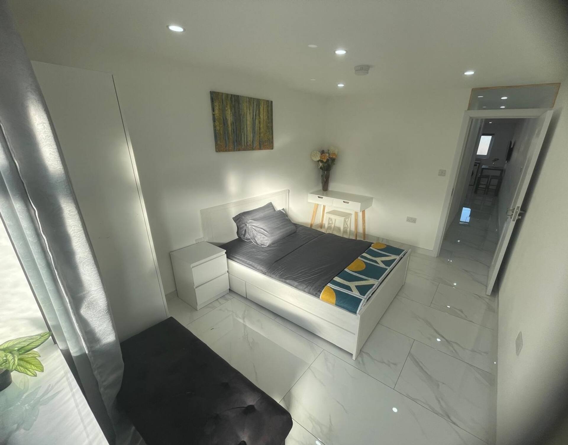 Newly built modern flat with free parking close to London Luton airport and L&D hospital