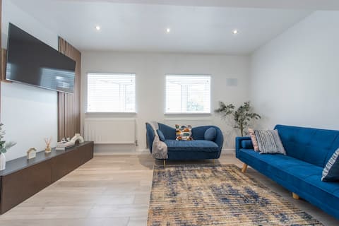 Popular Airbnb listing: Modern 1BR I Work-From-Home Ready I Fast Wi-Fi in Wilmington