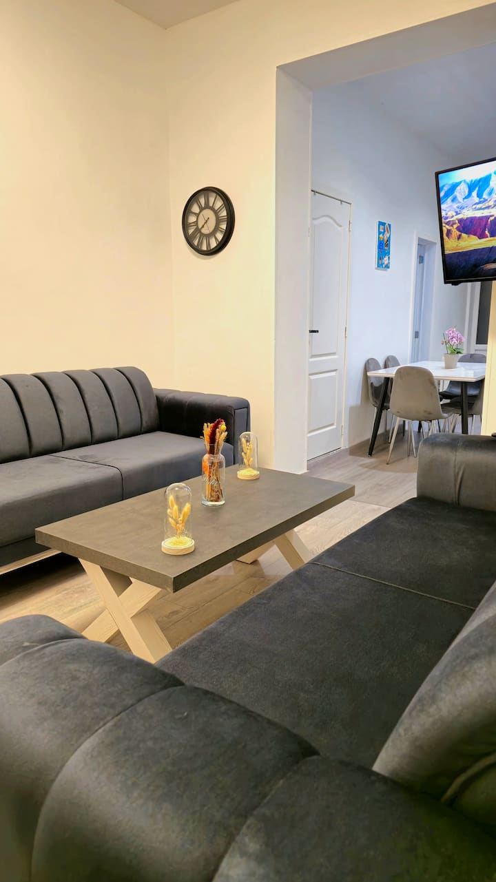 Ruim Appt. Wifi, Netflix & Keuken Bij Gare Du Midi - Anderlecht