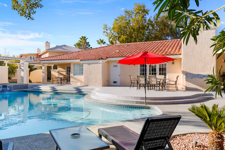 Gorgeous family house. 15 min to Strip (6 bedroom