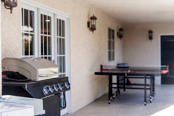 Gorgeous family house. 15 min to Strip (6 bedroom gallery image 4