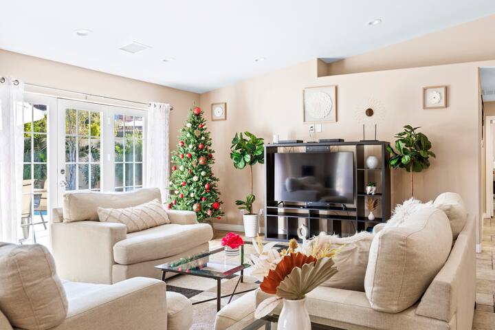 Gorgeous family house. 15 min to Strip (6 bedroom gallery image 3