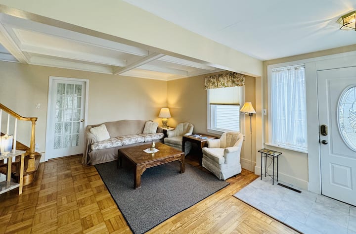 Spacious And Sunny Home In Rye - キタリー, ME