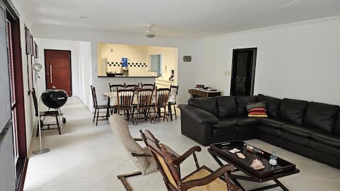 Imóvel de sucesso: Guaruja, right on the sand em Guarujá