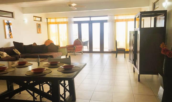Spacious And Stylish 2br Apartment With Sea View - トリニダード・トバゴ