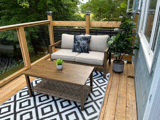 5 beds/1 King/beach/garage game room and dining gallery image 3