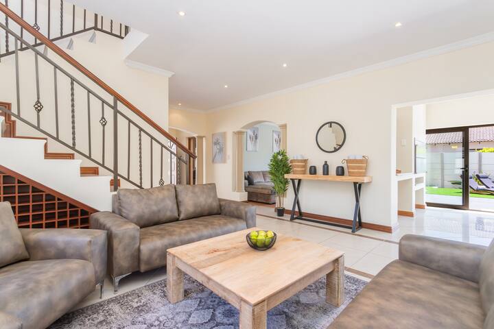 Villa Amara | Luxurious 10 Sleeper, Heated Pool gallery image 4