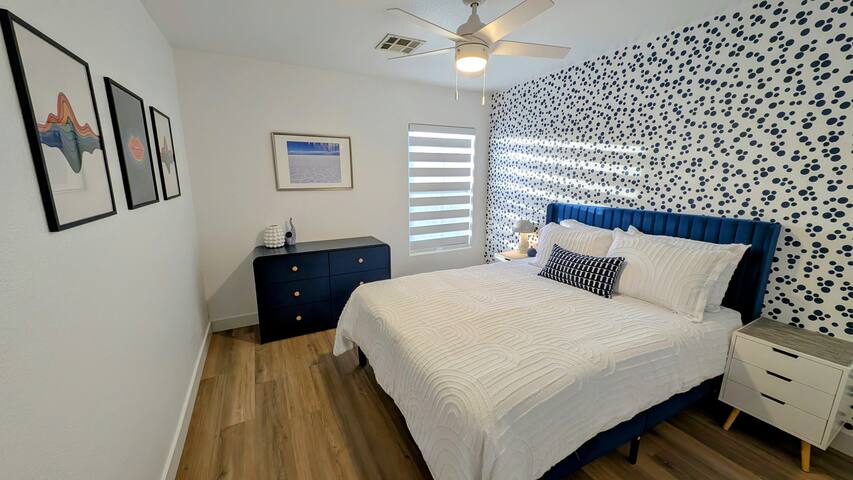 8 Bedroom Fun Smart Home, 8 Minutes to the Strip gallery image 5
