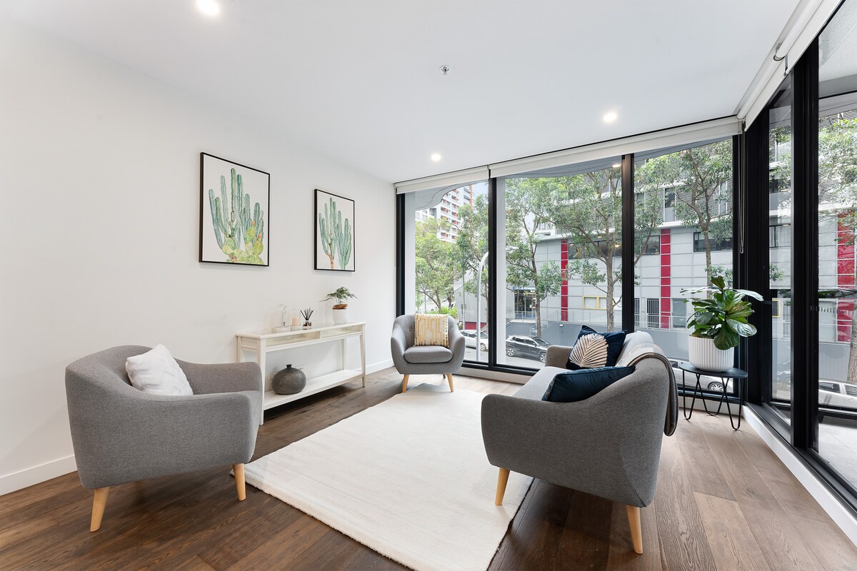 Popular Airbnb listing: Modern Gem Residence - Space | Parking | Ease in Waterloo