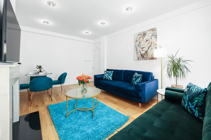 Oxford Street – Winter Wonderland – Sleeps 8 A/C