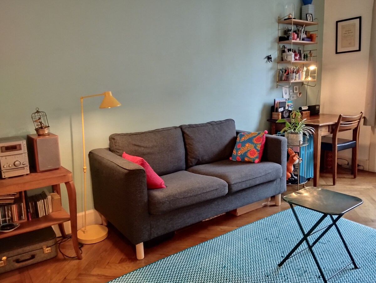 Top Airbnb: Charming artist's apartment. in Lyon 7e Arrondissement