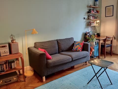 Top Airbnb: Charming artist's apartment. in Lyon 7e Arrondissement