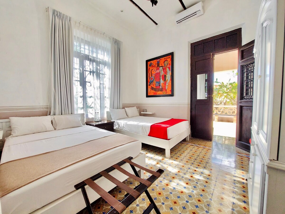 Habitación Carlota: два дупли кревета и туш со врнежи од дожд, идеални за семејства или пријатели. Најдобро одговара за двајца, но може да спие до 4 лица. 