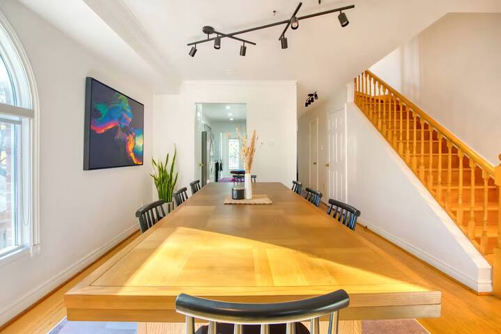 Spacious Townhouse gallery image 2