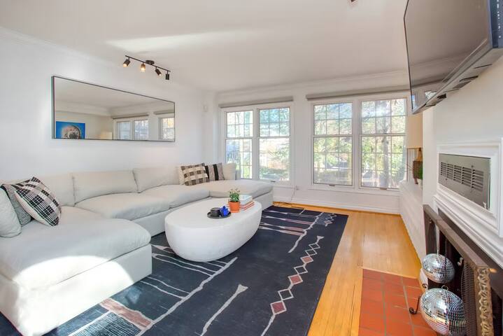 Spacious Townhouse gallery image 3