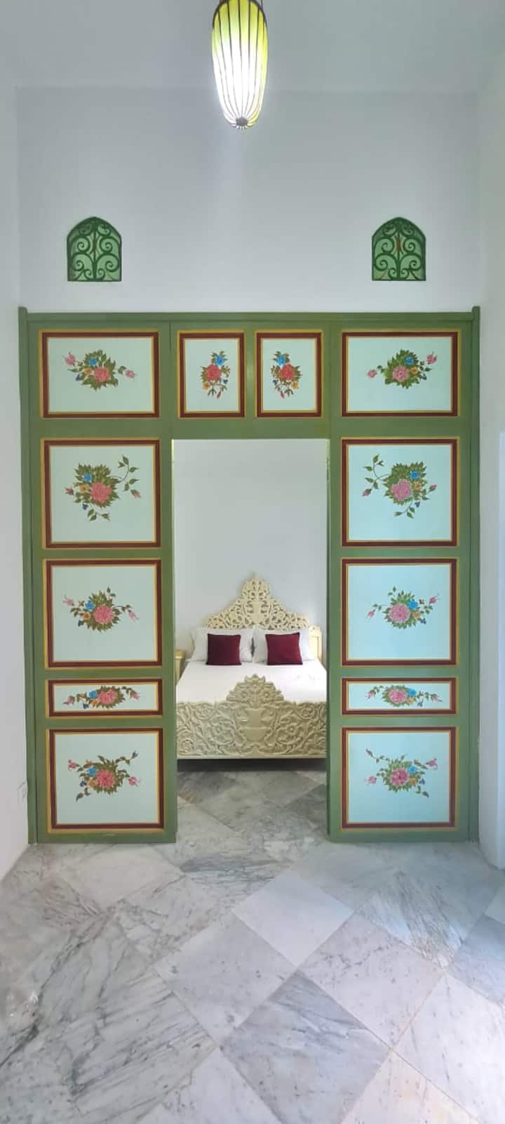 Vaulted room in arabesque style with double bed, heating, air conditioner, patio view