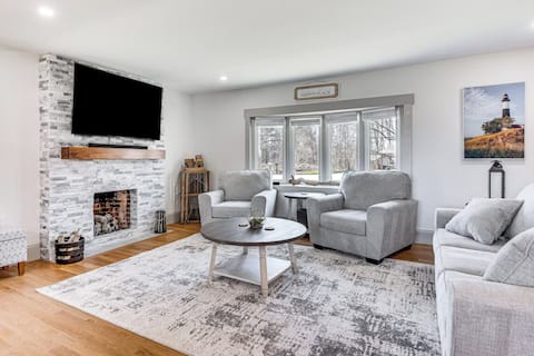 Acres Away - Spacious Maine Retreat w/ Bunkhouse