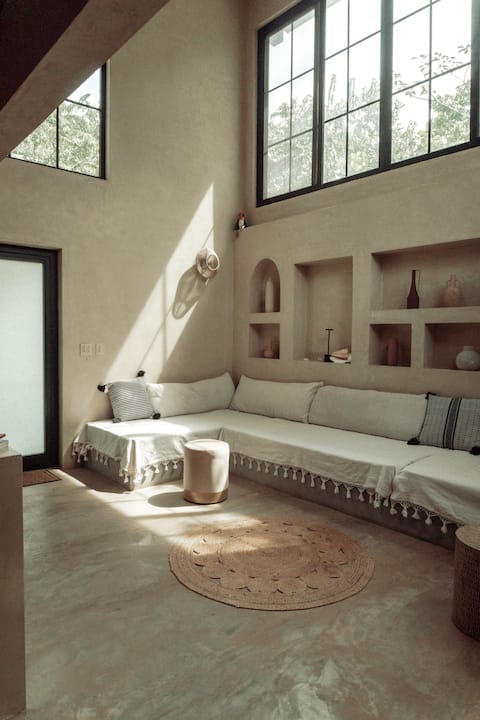 Manifest Attic Santa Catalina