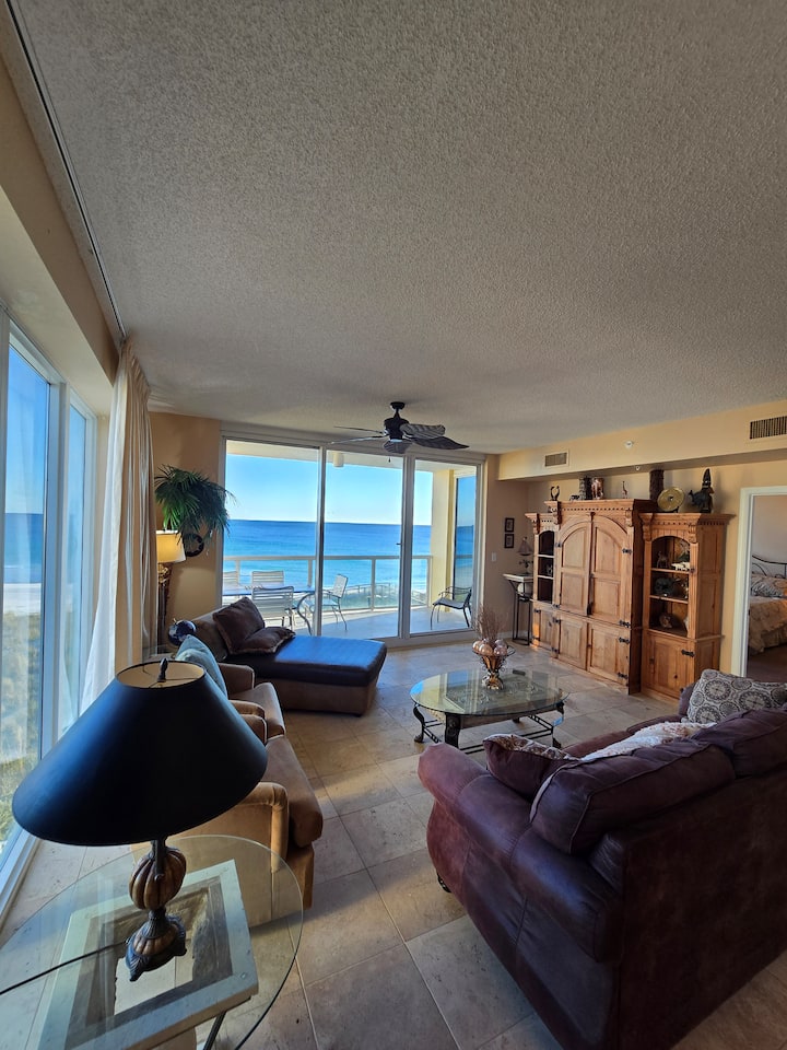 Spacious Beachfront Condo | 3br, 3ba, Gulf Views - Navarre Beach, FL