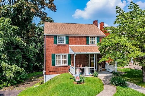 A Red Brick House w/ Espresso