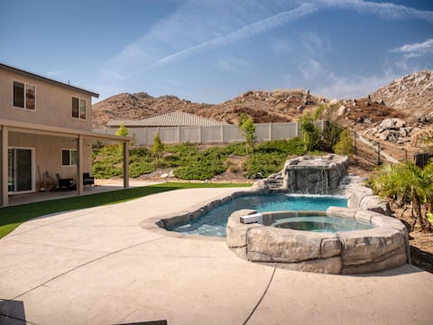 Hillside Retreat w/ Grotto Pool, Hot Tub & Patio