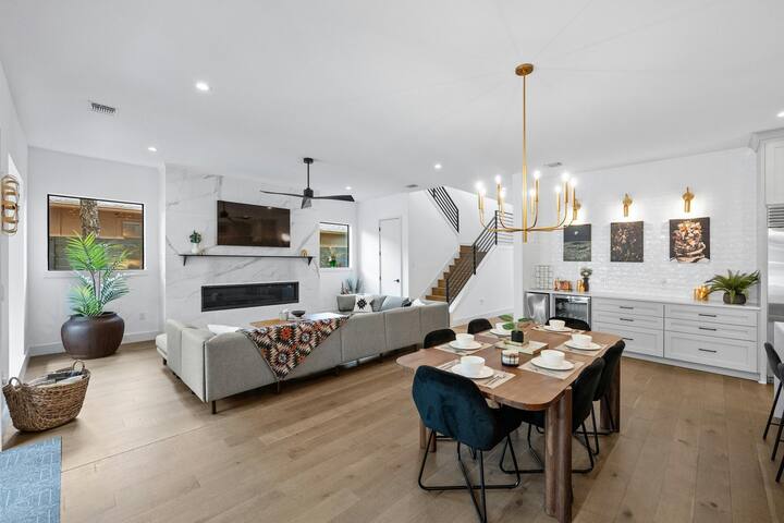 High-End 4 BDRM w/Heated Pool I Walk to S Lamar gallery image 4