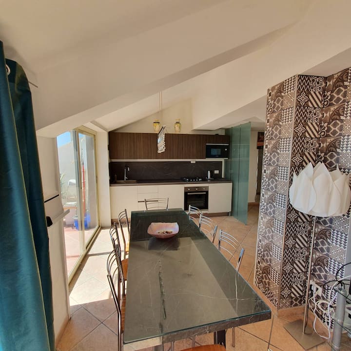 Taormina center spacious apartment, w. big terrace