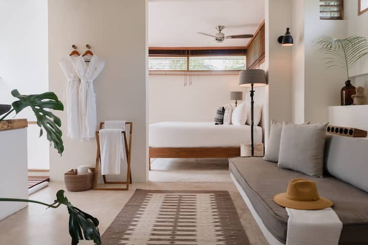 卧室2：距离主卧仅几步之遥。