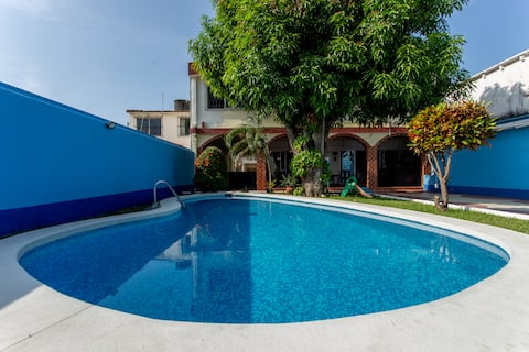 Stress-free vacations: large groups and comfort