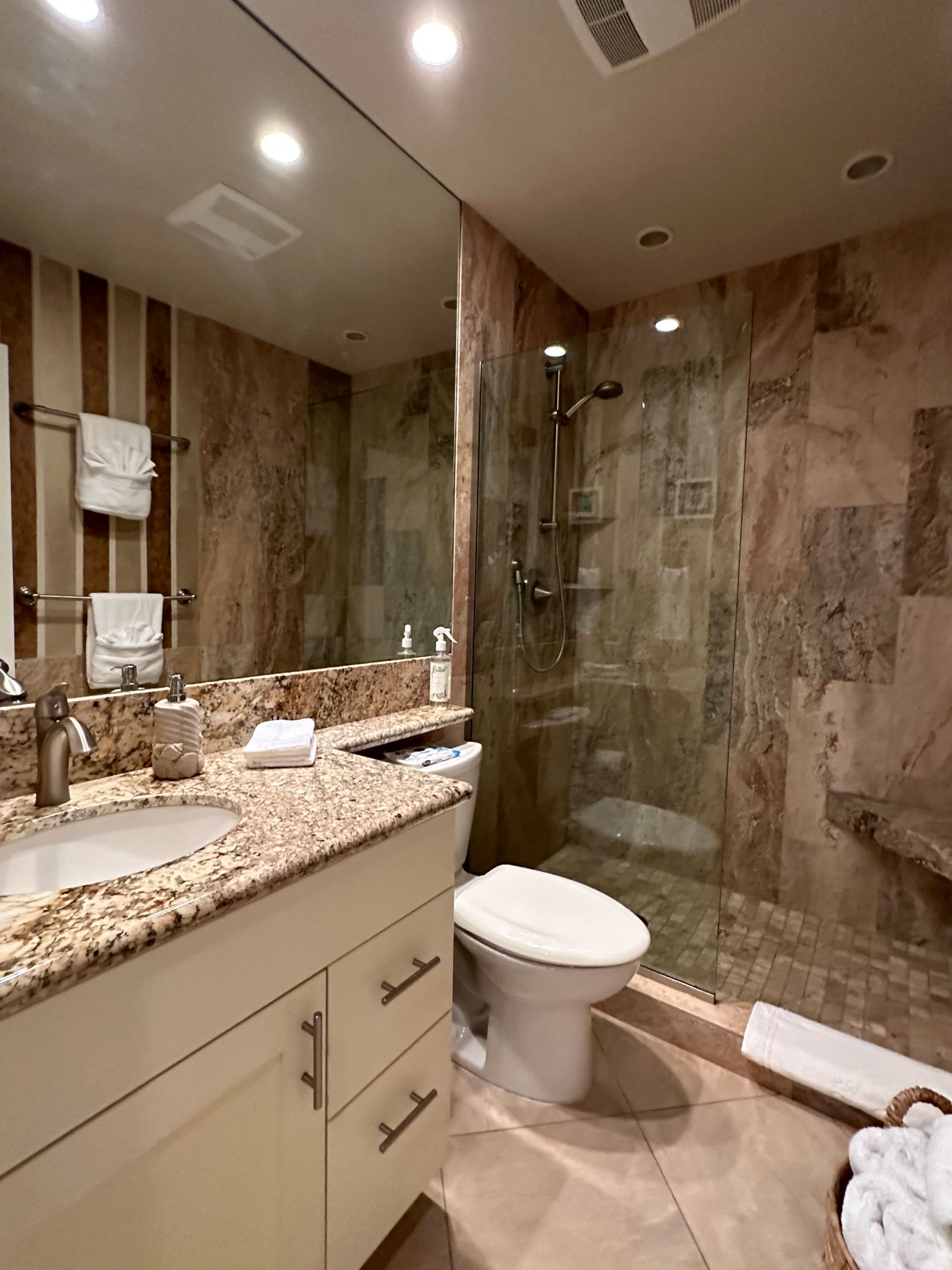 Condo in Kihei · ★5.0 · 2 bedrooms · 3 beds · 1 private bath - Image 5