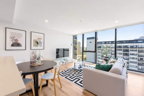 Top Airbnb: @Central Woden Retreat: Shops, Parking, Hospital in Phillip