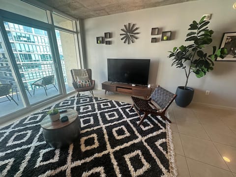 Top Airbnb: Boutique Midtown Suite in Midtown
