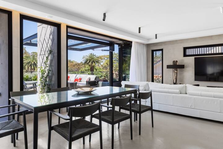 Newly built 2024 – Raw & refined Black Beauty gallery image 2