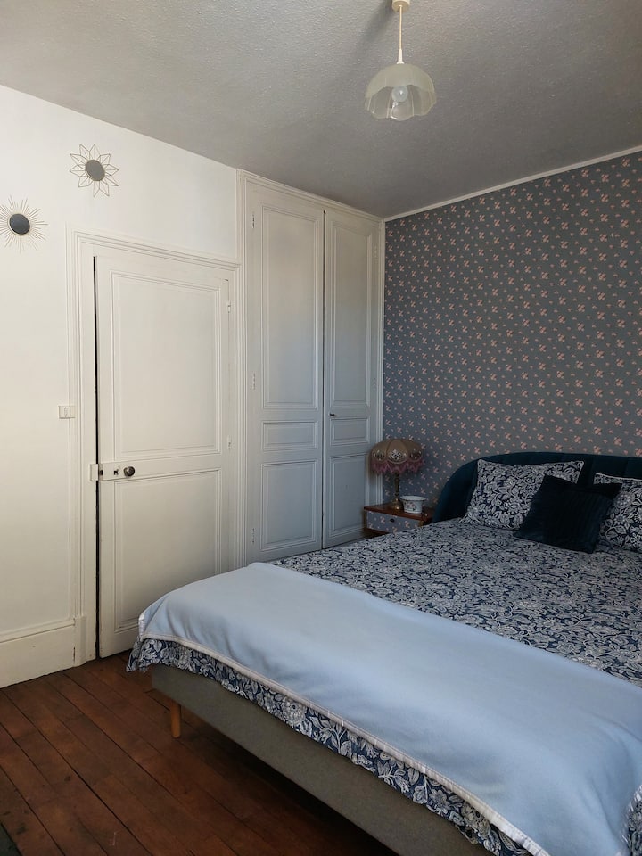 Двойна спалня на горния етаж (160 легла).