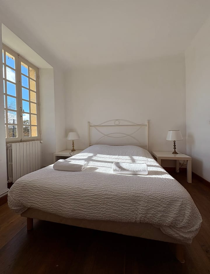 Primera habitación con cama de 140 x 200