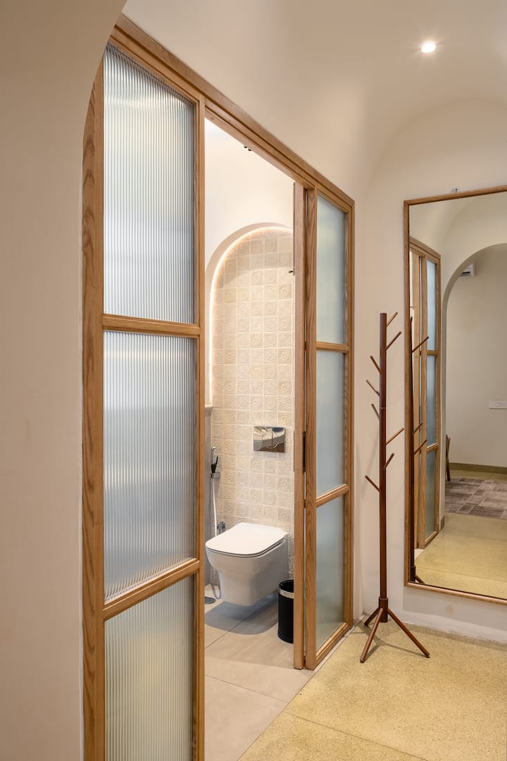 Full bathroom 2 image 1