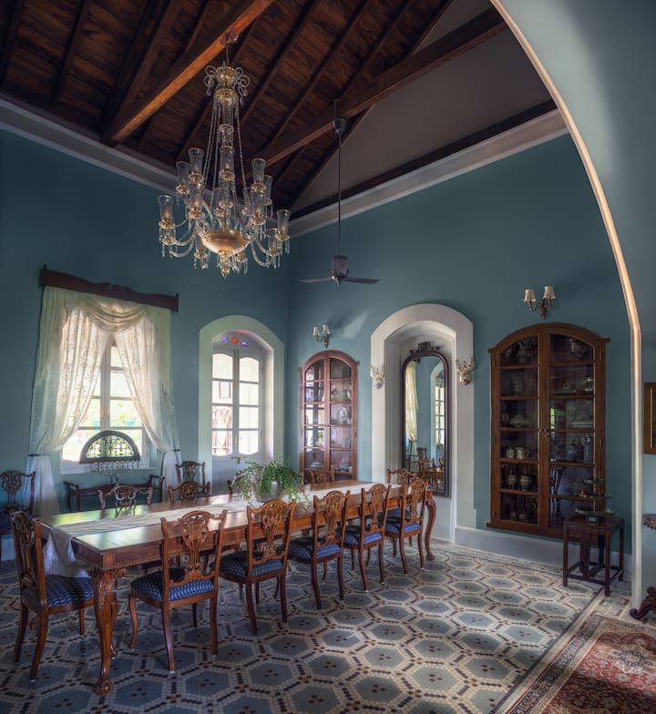 Dining area image 2
