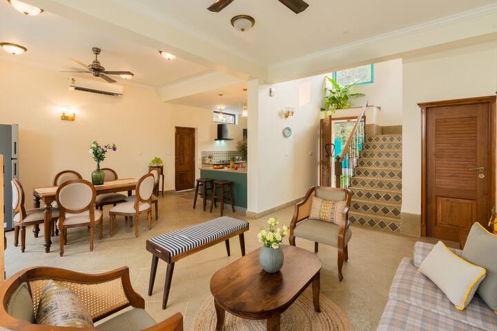 Living room image 6