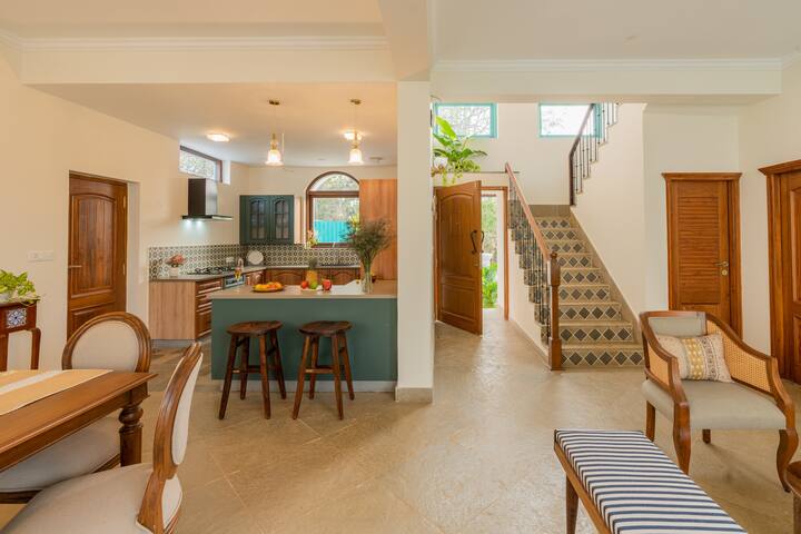 Dining area image 4
