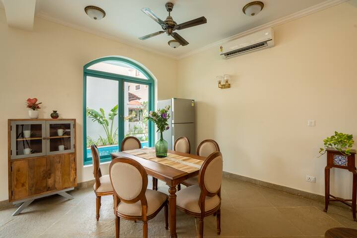 Dining area image 3