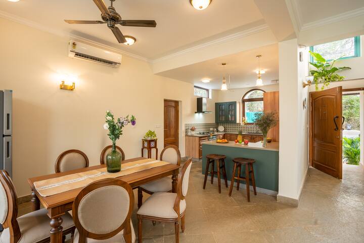 Dining area image 2