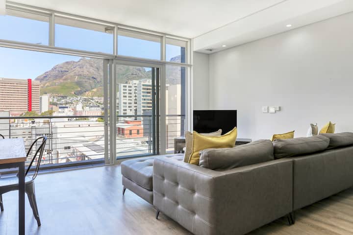 Stylish Spacious City Apartment - Camps Bay