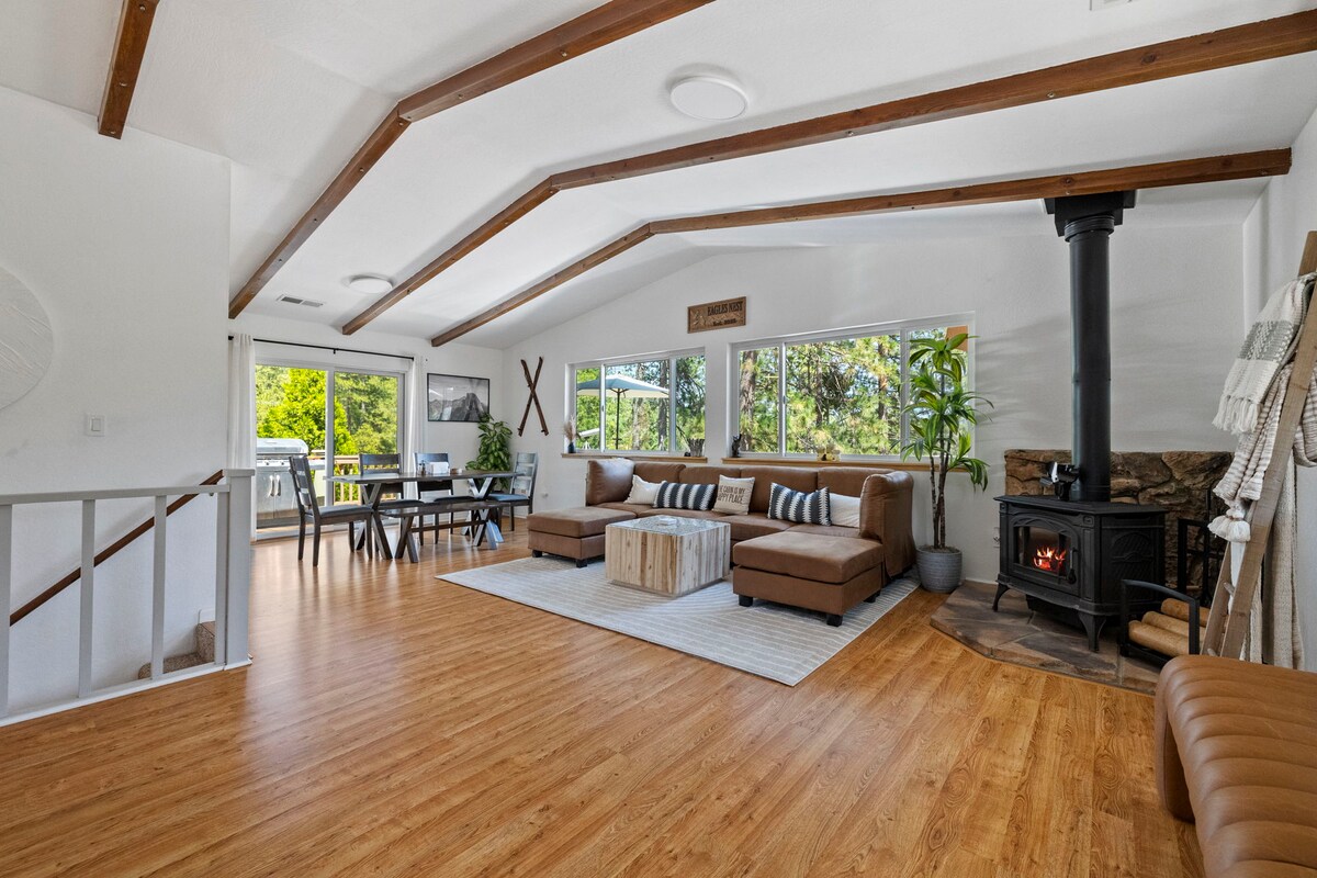 Successful Airbnb property: Eagles Nest @ Yosemite | Spa+ Sauna+ Game Room in Tuolumne