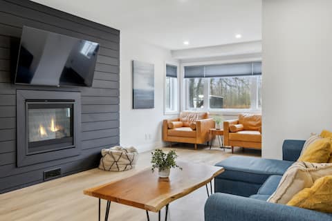 Townhome in Collingwood, 10 Mins to Village!