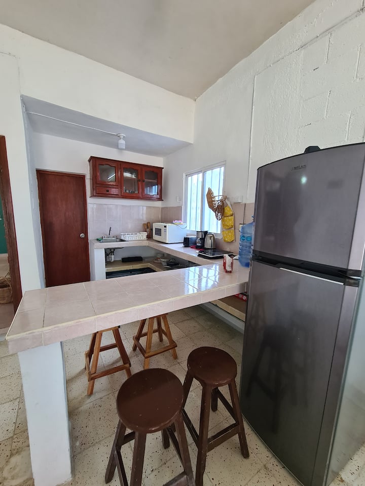 "Casita Blanca", Segunda Fila - El Cuyo