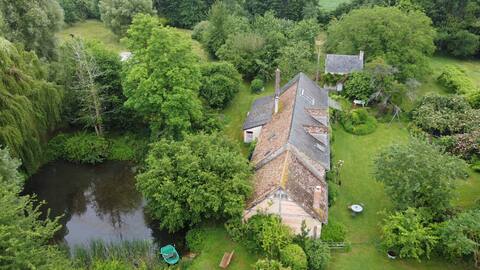 Cottage et caravane vintage.