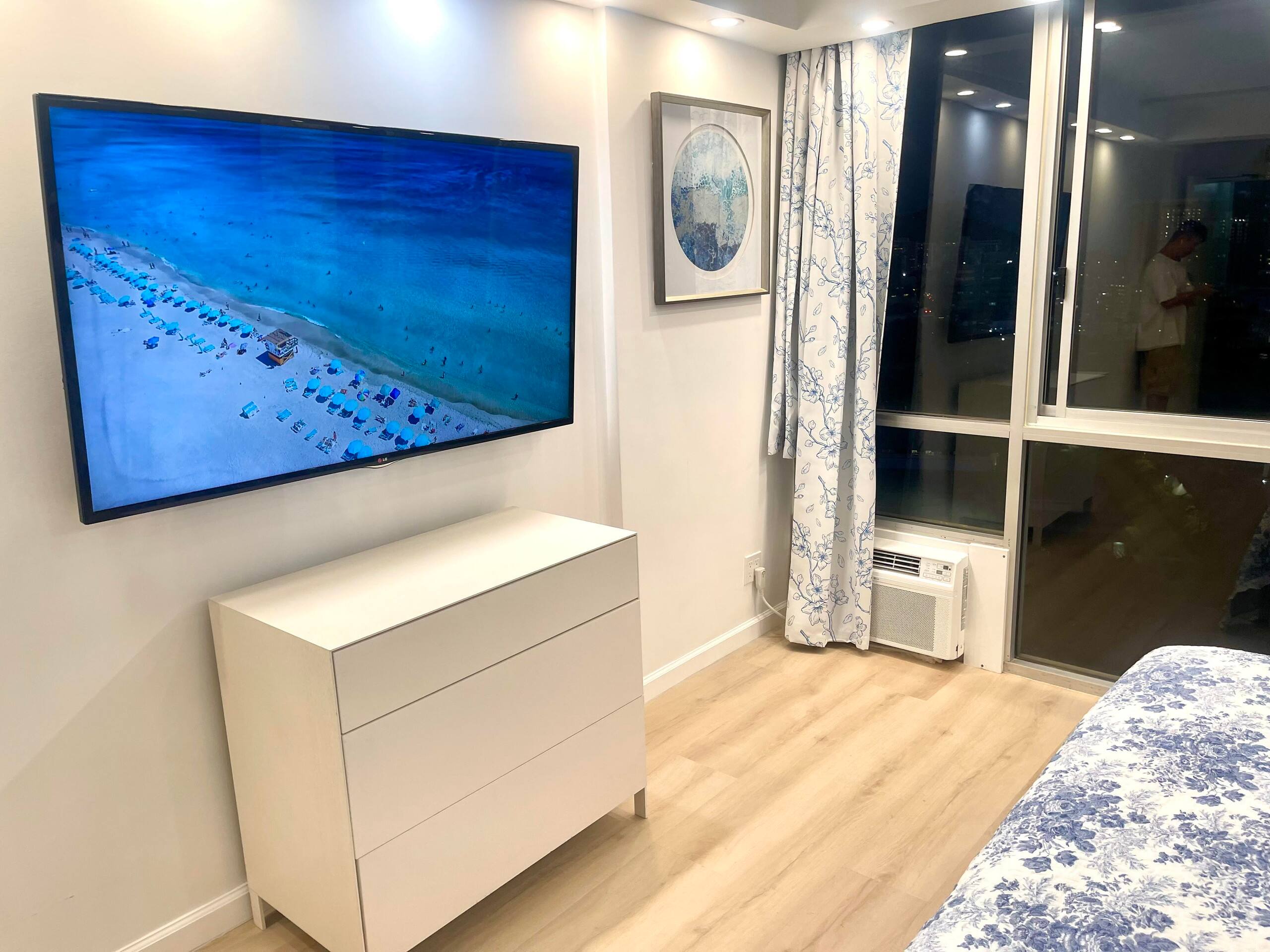 Condo in Honolulu · ★4.98 · Studio · 1 bed · 1 private bath - Image 11