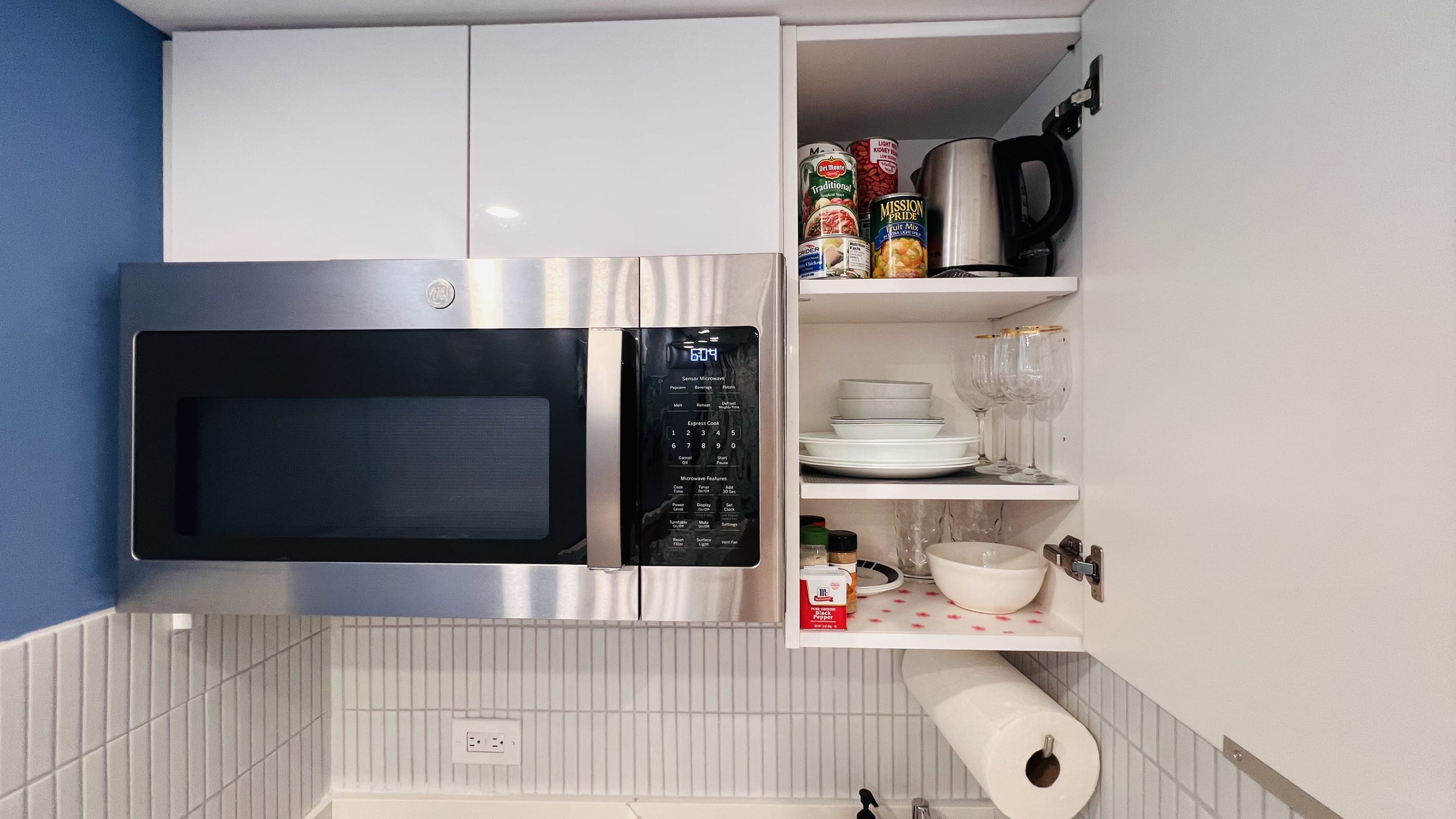 Condo in Honolulu · ★4.98 · Studio · 1 bed · 1 private bath - Image 17